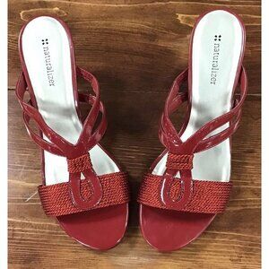 Woman’s Red Naturalizer 8.5 Heals